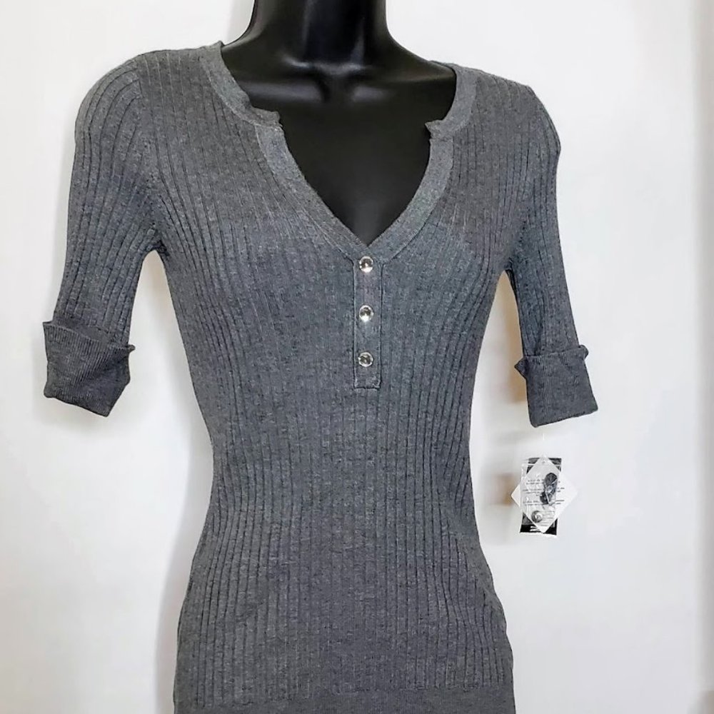 NWT INC PETITE Gray Short Sleeved Sweater Top NWT V Neck with Rhinestones XSP PP